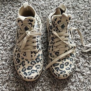 Leopard print Nike Huarache size 6.5